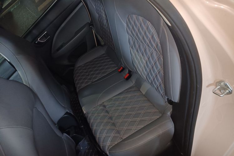 零跑汽车 零跑T03 2021款 400豪华Pro版中控内饰21