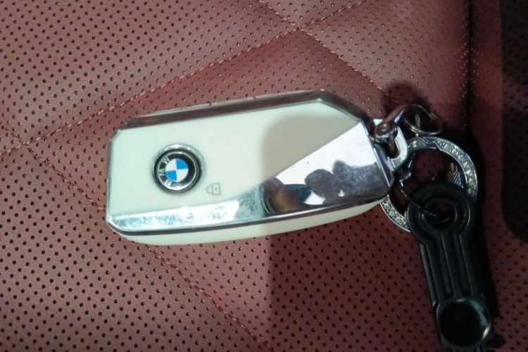 宝马X5 2023款 xDrive 30Li 尊享型M运动曜夜套装中控内饰11