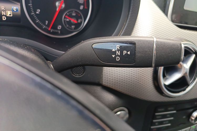 奔驰B级 2015款 B 200 动感型局部细节18