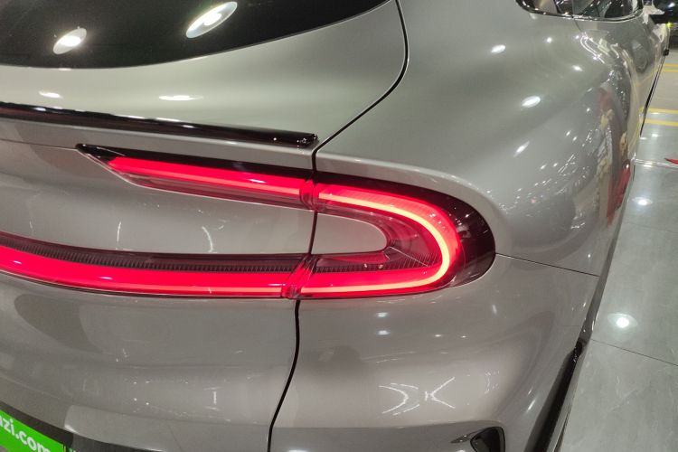 小米汽车 小米YU7 2025款 超长续航高性能四驱Max版车身外观6006