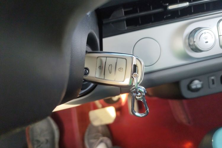 长安启源 长安Lumin 2023款 301km 蜜沁款中控内饰7001