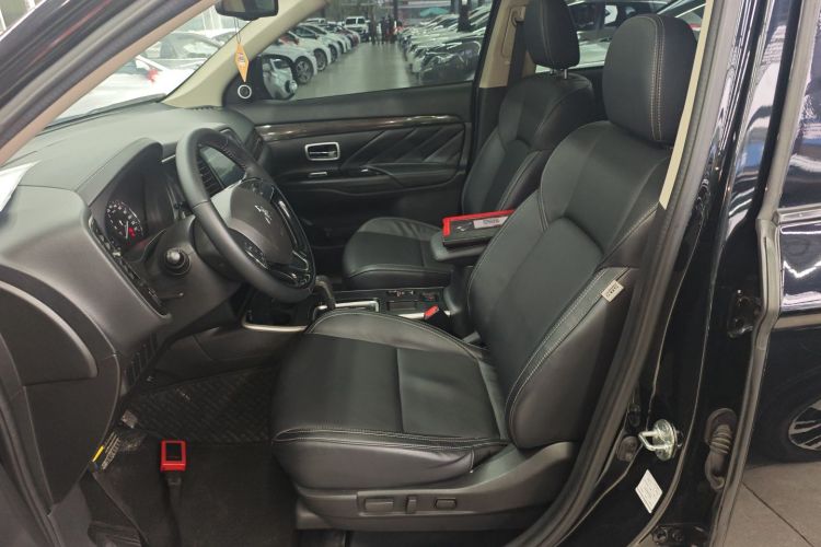 三菱 欧蓝德 2020款 2.0L 两驱畅享版 5座局部细节19