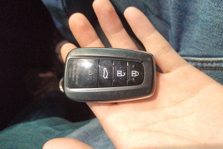 丰田 凯美瑞 2023款 2.5G 豪华版中控内饰7001