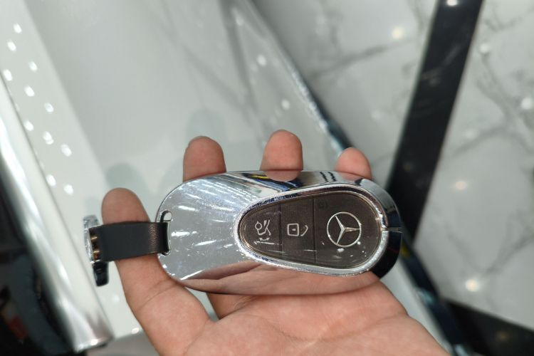 奔驰C级新能源 2024款 改款二 C 350 eL中控内饰11