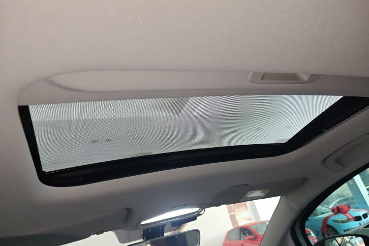 吉利几何E萤火虫 2024款 301km 星光中控内饰22