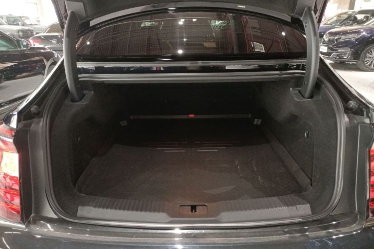 红旗H9 2024款 2.0T 旗畅 私享风尚版机舱底盘23