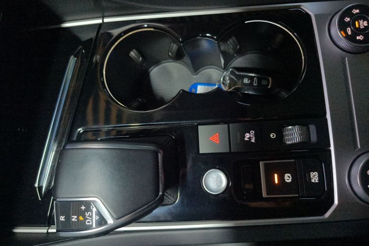 大众 途锐  3.0TSI 锐享版 曜黑运动套装局部细节18