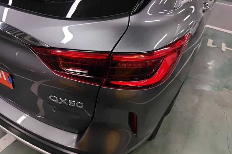 英菲尼迪QX50 2020款 2.0T 四驱菁英版车身外观9