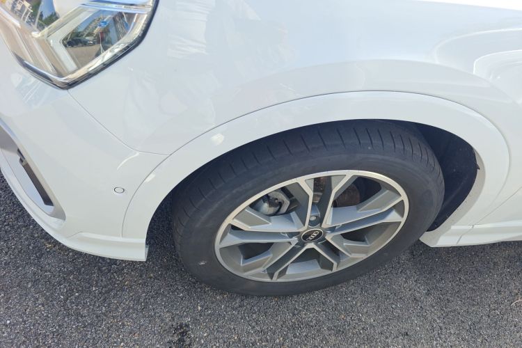 奥迪Q3 2023款 改款 40 TFSI 时尚动感型车身外观35