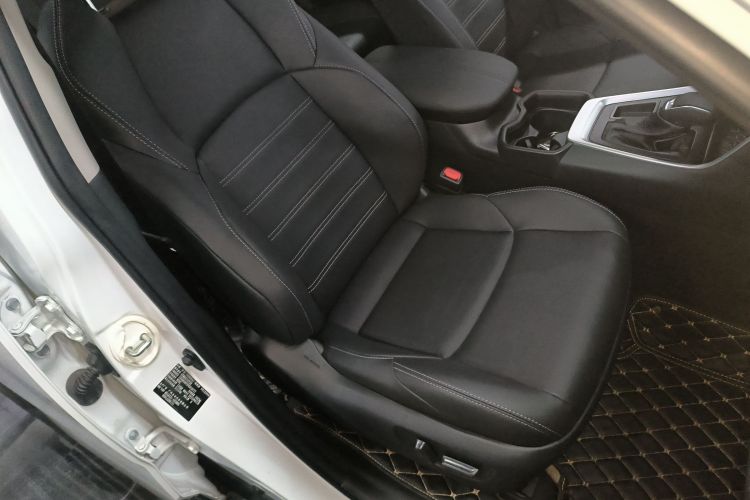 丰田 威兰达 2023款 2.0L CVT两驱豪华PLUS版局部细节41