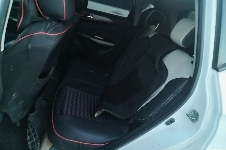 长安CS35 2017款 1.6L 手动豪华型中控内饰21