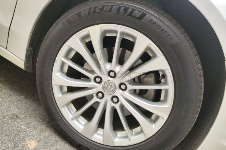 别克 君越 2016款 28T 豪华型车身外观10