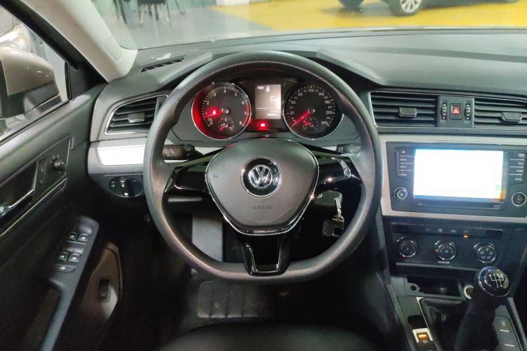 大众 凌渡 2015款 230TSI 手动风尚版中控内饰13