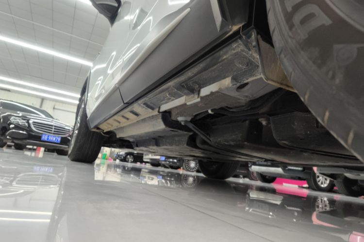 丰田 威兰达 2023款 双擎 2.5L E-CVT四驱尊贵版局部细节9002