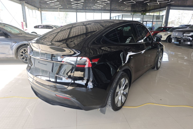 特斯拉 Model Y 2022款 后轮驱动版车身外观7