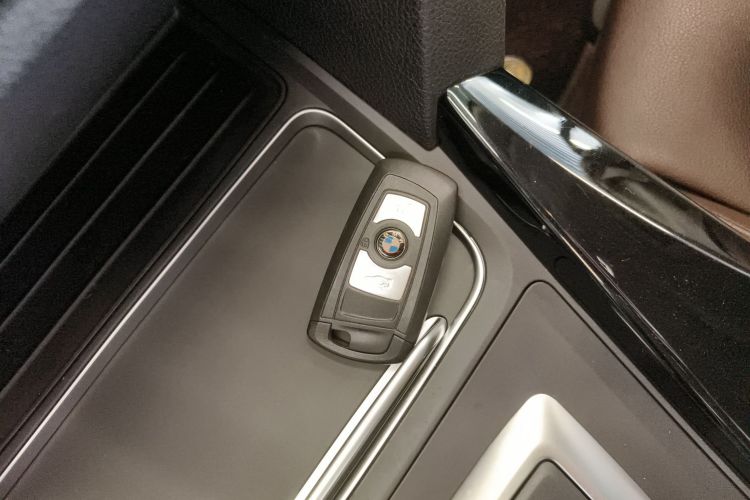 宝马3系 2019款 320Li 时尚型中控内饰11