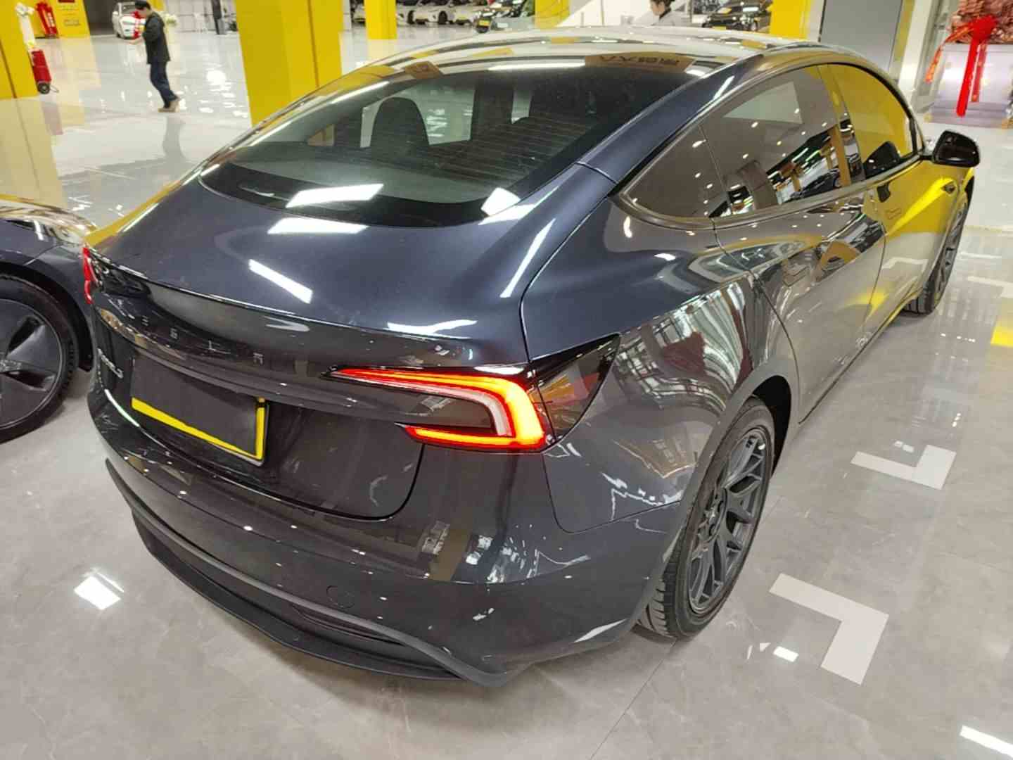 特斯拉 Model 3 2025款 后轮驱动版(4)
