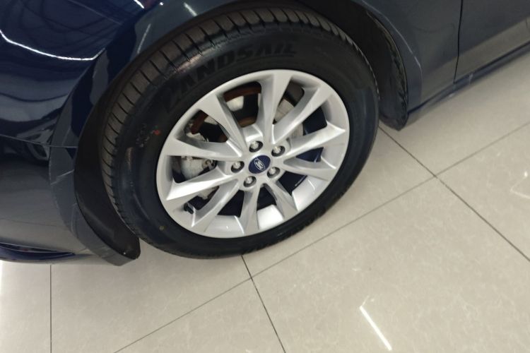 福特 蒙迪欧 2017款 EcoBoost 200 时尚型车身外观35