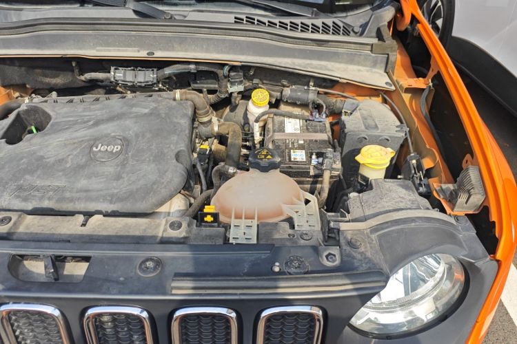 Jeep 自由侠 2018款 互联大屏版 180T 自动高能版局部细节9007