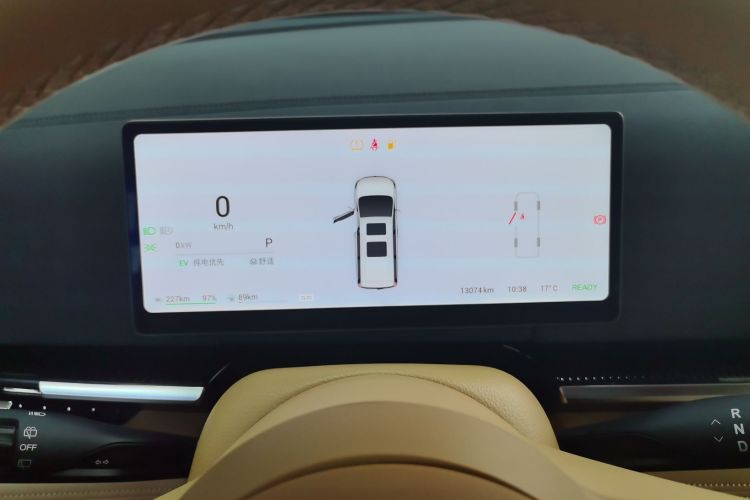 岚图汽车 岚图梦想家 2025款 PHEV 四驱尊贵鲲鹏版中控内饰14