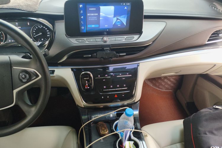 别克GL8 2023款 陆上公务舱 舒适型中控内饰16