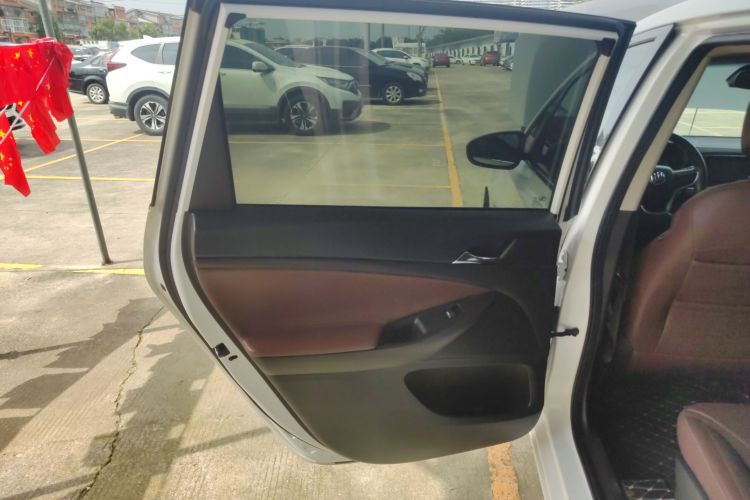 别克GL6 2019款 18T 6座互联尊贵型 国V中控内饰7008