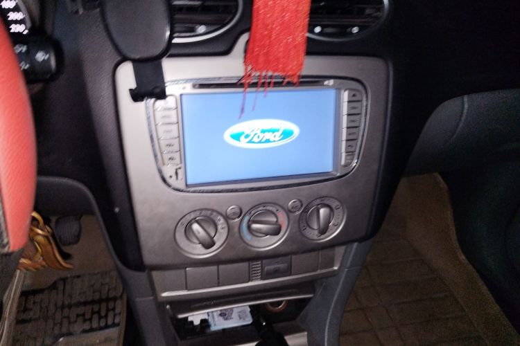 福特 福克斯 2013款 两厢经典 1.8L 手动基本型中控内饰16