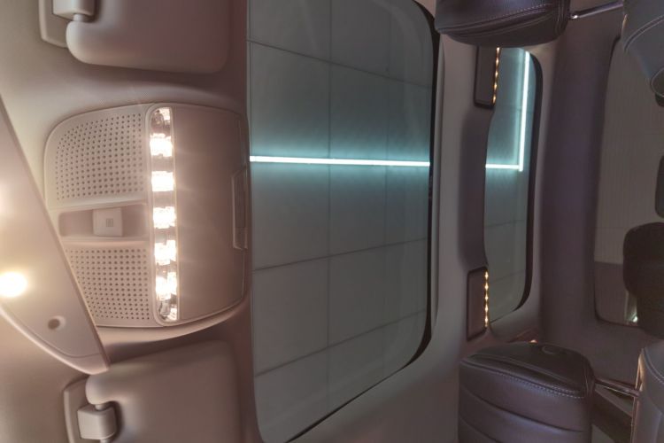 奔驰E级 2018款 改款 E 300 L 运动豪华型局部细节22