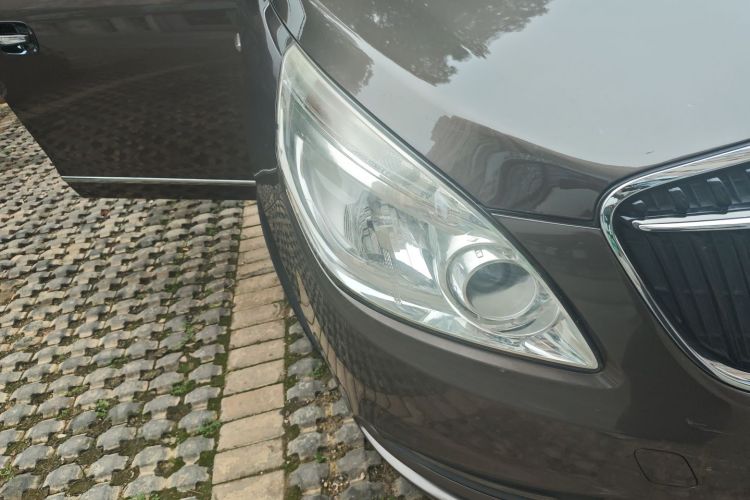 别克GL8 2017款 25S 尊贵型 国V车身外观8