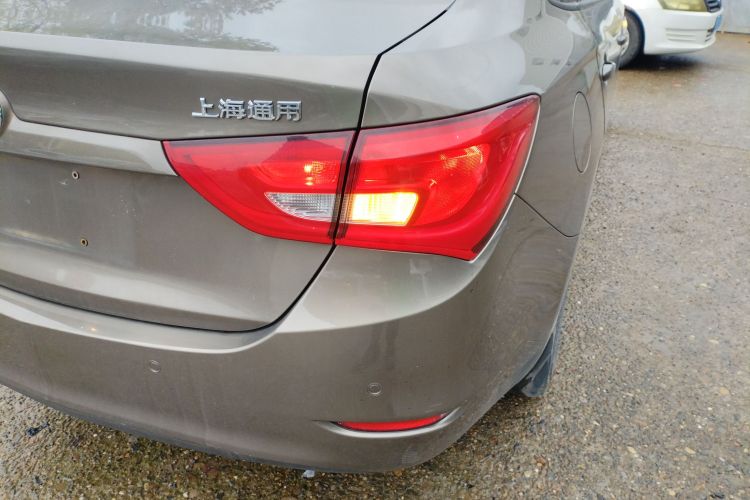 别克 英朗 2015款 15N 自动豪华型车身外观9