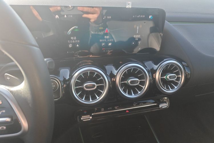 奔驰GLA 2020款 GLA 200中控内饰16