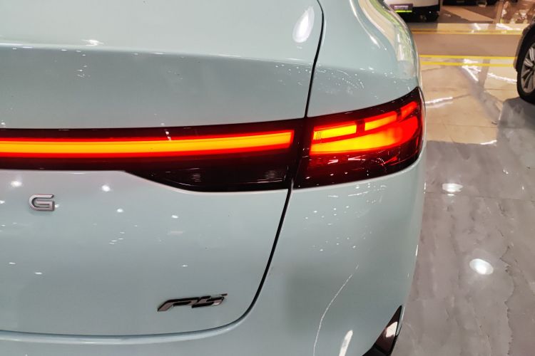 小鹏P5 2021款 550E车身外观6006