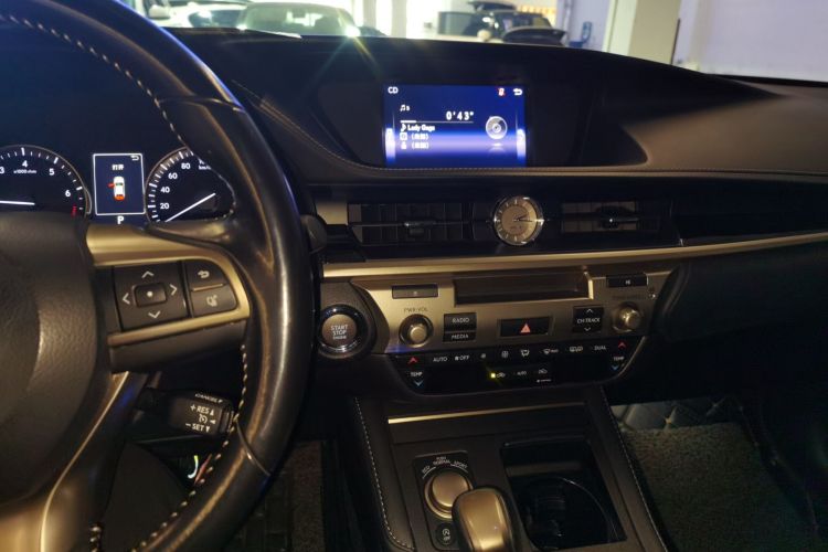 雷克萨斯ES 2015款 200 精英版中控内饰16