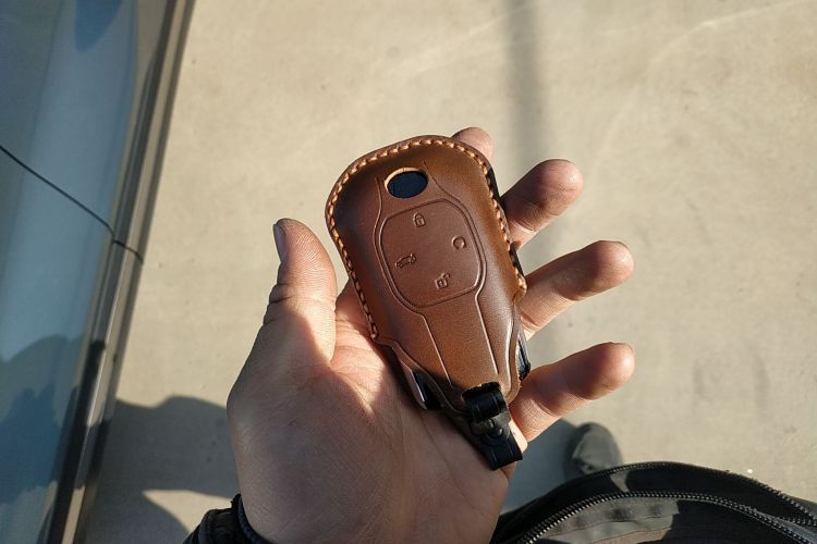 奇瑞 瑞虎8 PLUS C-DM 2025款 1.5T 116km 尊贵型 5座中控内饰7001