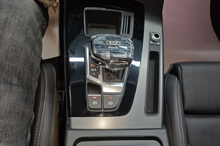 奥迪Q5L 2022款 改款 40T 豪华动感型中控内饰18