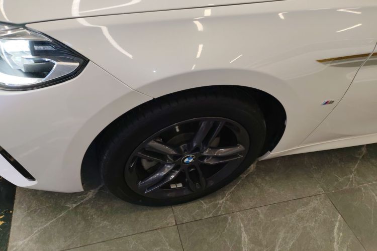 宝马1系 2023款 120i M运动曜熠版车身外观6007