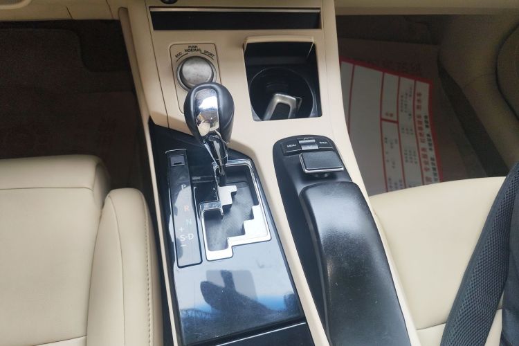 雷克萨斯ES 2013款 250 精英版中控内饰18