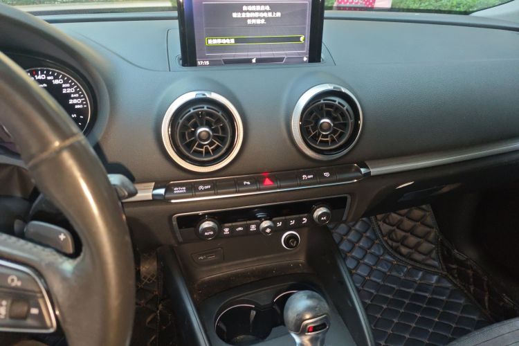 奥迪A3 2018款 30周年年型 Sportback 35 TFSI 运动型中控内饰16
