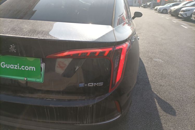 红旗E-QM5 2022款 431km 充电乐享版车身外观9