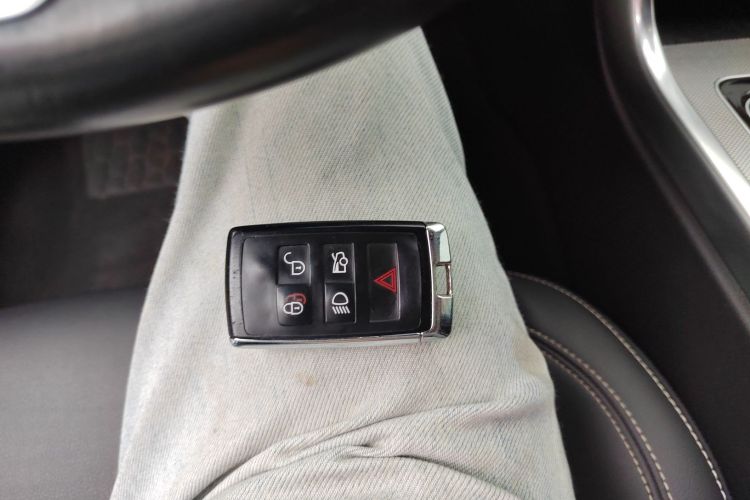 捷豹XEL 2020款 2.0T 200PS R-DYNAMIC 青春运动版中控内饰11