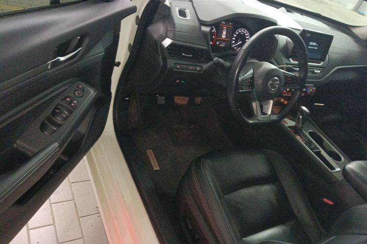 日产 天籁 2020款 改款 2.0L XL 舒适版中控内饰20