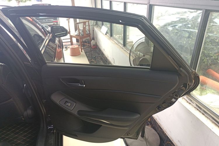 丰田 亚洲龙 2019款 2.0L 进取版 国VI中控内饰7006