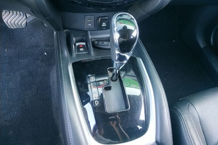 日产 奇骏 2020款 2.0L XL Premium CVT 2WD智联尊享版中控内饰18