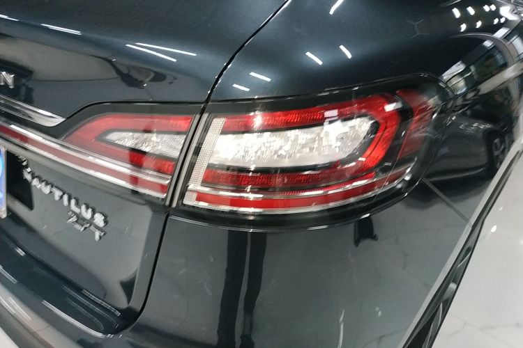 林肯 航海家 2022款 2.7T 四驱尊雅版车身外观9