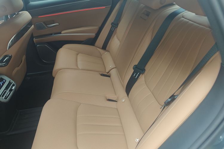 比亚迪 汉L 2025款 DM-p 四驱激光雷达旗舰型中控内饰7004