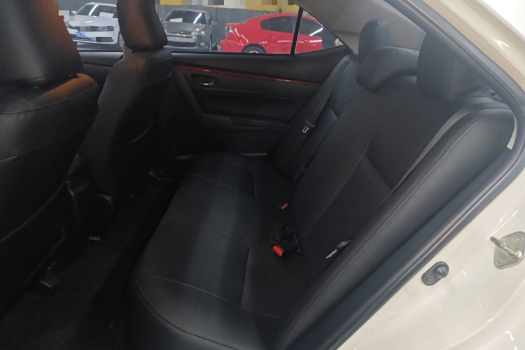 丰田 雷凌 2014款 1.6G 手动精英版中控内饰21