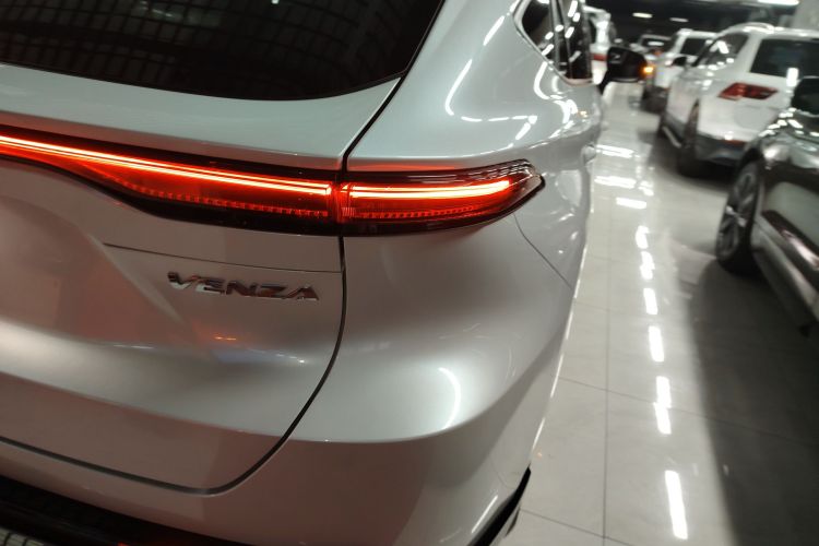 丰田 威飒 2023款 2.0L CVT两驱豪华版车身外观6006