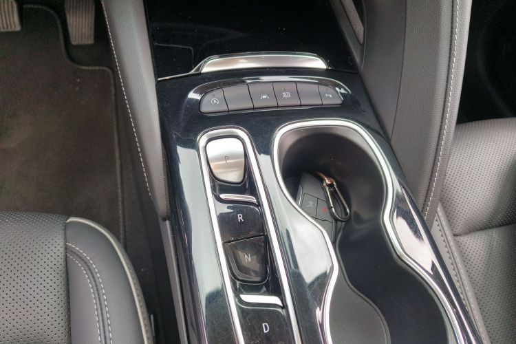 别克 2023款 昂科威S 552T 两驱豪华型中控内饰18