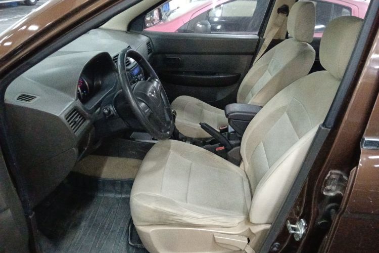 五菱汽车 五菱宏光 2014款 1.5L S标准型中控内饰19