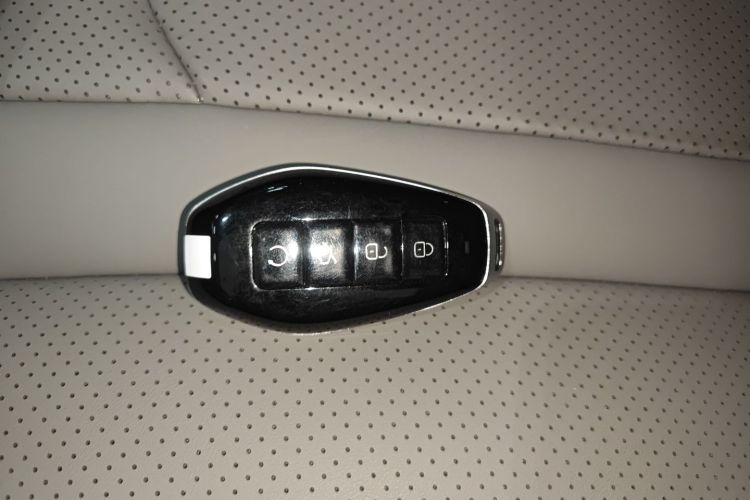 腾势N9 2025款 旗舰型中控内饰7001